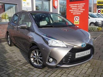 Occasion Toyota Yaris Hybrid Design 73 PK (53 kW) 2017 Grijs (metallic) Hatchback