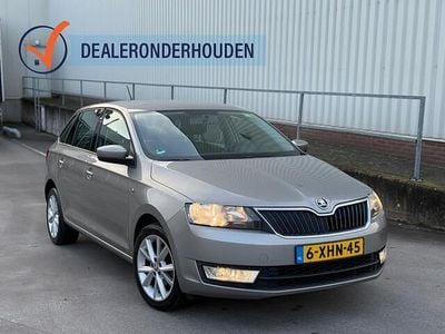 Beige (metallic) Gebruikt 2015 Skoda Rapid Hatchback | € 6.749 (Eerlijke prijs)