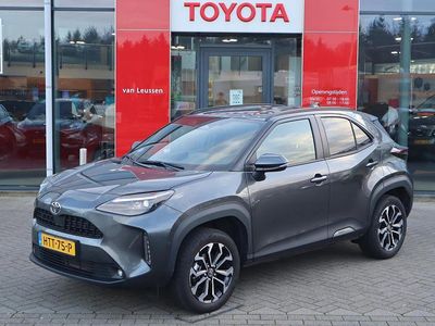 Grijs (metallic) Occasion 2025 Toyota Yaris Cross SUV | € 29.900 (Eerlijke prijs)