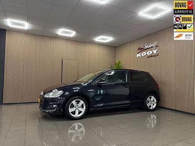Zwart (metallic) Occasion 2013 VW Golf VII Highline Hatchback | € 10.950 (Eerlijke prijs)