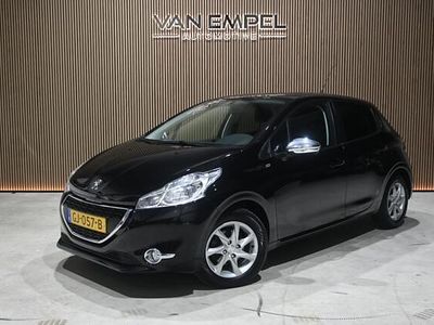 Zwart Gebruikt 2015 Peugeot 208 Style Hatchback | € 4.950 (Eerlijke prijs)