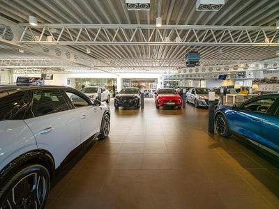 Grijs Gebruikt 2023 Peugeot 208 Active Hatchback | € 15.745 (Eerlijke prijs)