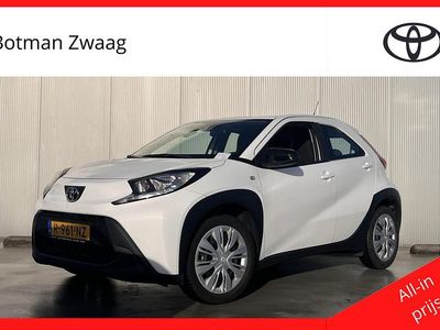 Wit Gebruikt 2022 Toyota Aygo X Play SUV | € 18.999 (Eerlijke prijs)