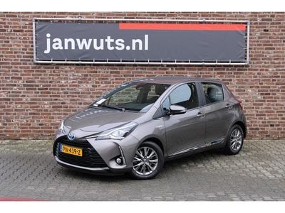 Occasion Toyota Yaris Executive 74 PK (54 kW) 2017 Grijs Hatchback