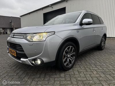 Occasion Mitsubishi Outlander P-HEV Edition 121 PK (88 kW) 2015 Grijs SUV