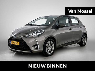 Grijs Occasion 2017 Toyota Yaris Hybrid Executive Hatchback | € 13.940 (Eerlijke prijs)