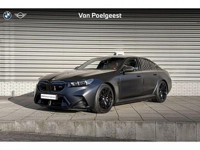 Bmw individual special request lakkleur (490) Occasion 2024 BMW M5 Comfort Edition Sedan | € 133.900 (Eerlijke prijs)