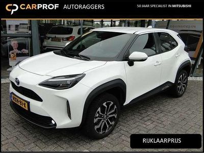 Wit Occasion 2022 Toyota Yaris Hybrid Team Sedan | € 26.495 (Iets duurder)