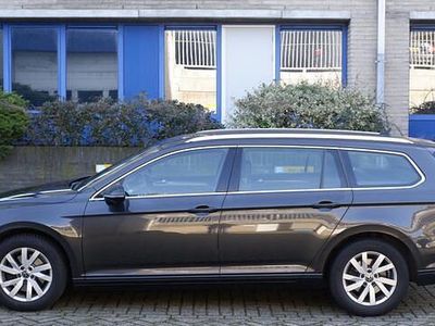 Grijs (metallic) Occasion 2022 VW Passat Business Stationwagen | € 19.950 (Iets duurder)