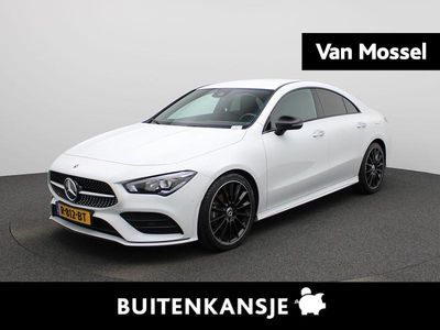 Wit Occasion 2022 Mercedes CLA180 AMG line Sedan | € 29.900 (Goede deal)