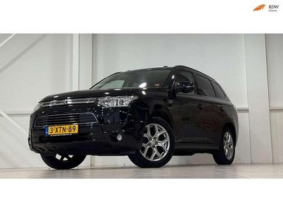 Zwart (metallic) Gebruikt 2014 Mitsubishi Outlander P-HEV Instyle SUV | € 7.744 (Goede deal)