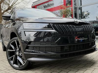 Zwart (metallic) Occasion 2022 Skoda Karoq SportLine SUV | € 28.950 (Super prijs)