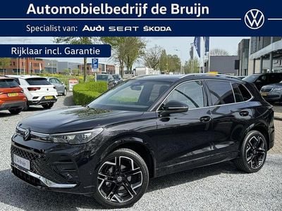 Zwart Gebruikt 2024 VW Tiguan R-line SUV | € 47.850 (Iets duurder)