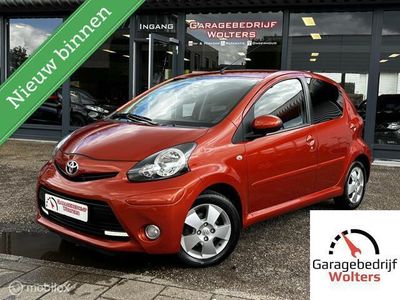 tweedehands Toyota Aygo 1.0 VVT-i Comfort Orange airco 5drs lmv nw apk