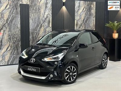 Zwart (metallic) Occasion 2018 Toyota Aygo X-cite Hatchback | € 9.950 (Iets duurder)