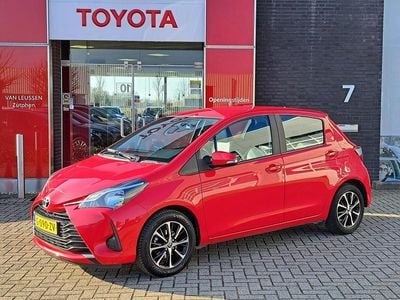 Occasion Toyota Yaris Connect Style 72 PK (52 kW) 2019 Rood Hatchback
