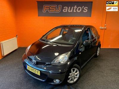 tweedehands Toyota Aygo 1.0 12V 5 DEURS SPORT / AIRCO / APK 05-04-2025!!