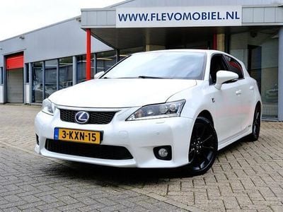 Lexus CT200h