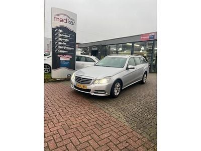 Grijs (metallic) Gebruikt 2013 Mercedes E200 Stationwagen | € 6.950 (Super prijs)