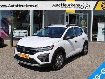 Wit Gebruikt 2022 Dacia Sandero Essentiel Hatchback | € 15.640 (Eerlijke prijs)