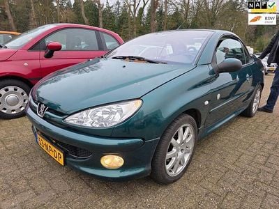 Groen Gebruikt 2004 Peugeot 206 CC Roland Garros Cabriolet | € 1.999 (Eerlijke prijs)