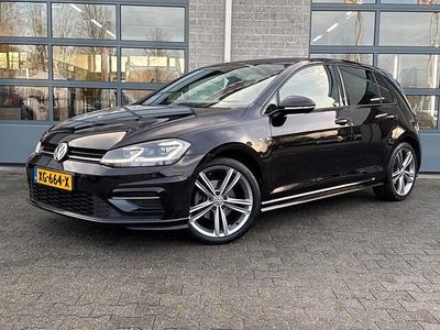 Zwart Gebruikt 2019 VW Golf VII Highline Hatchback | € 19.850 (Eerlijke prijs)