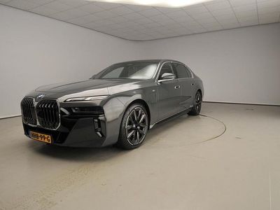 Grijs (metallic) Occasion 2025 BMW 750e M Sport Sedan | € 119.900