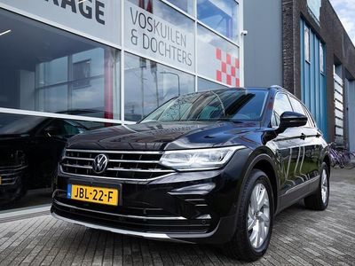 Zwart Gebruikt 2023 VW Tiguan Elegance SUV | € 35.950 (Goede deal)