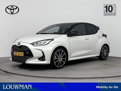 Wit Occasion 2022 Toyota Yaris Hybrid Limited Hatchback | € 24.645 (Iets duurder)