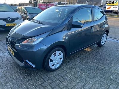 Grijs Gebruikt 2015 Toyota Aygo X-play Hatchback | € 7.650 (Eerlijke prijs)