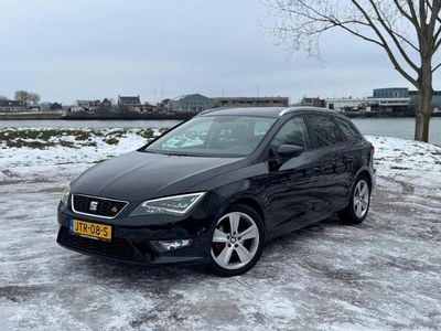 Zwart (metallic) Gebruikt 2015 Seat Leon ST FR Stationwagen | € 12.350 (Eerlijke prijs)