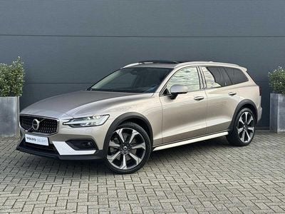 Grijs Gebruikt 2022 Volvo V60 CC Ultimate Stationwagen | € 47.900 (Duur)