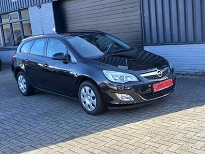 Zwart Gebruikt 2012 Opel Astra Edition Stationwagen | € 6.950 (Iets duurder)