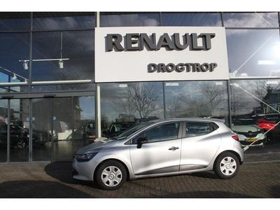 Gris platine (grijs metallic) Gebruikt 2016 Renault Clio IV Life Hatchback | € 7.925 (Eerlijke prijs)