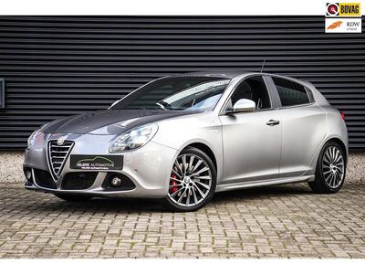 Occasion Alfa Romeo Giulietta Quadrifoglio Verde 241 PK (177 kW) 2015 Grijs Hatchback