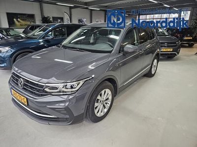 Grijs Gebruikt 2023 VW Tiguan Business SUV | € 34.995 (Super prijs)