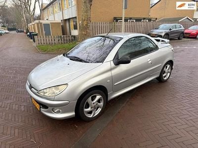 Grijs Gebruikt 2004 Peugeot 206 CC Cabriolet | € 1.749 (Eerlijke prijs)