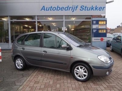 Occasion Renault Scénic 107 PK (78 kW) 2002 Grijs MPV