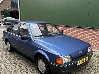 Blauw Gebruikt 1986 Ford Escort Hatchback | € 2.750