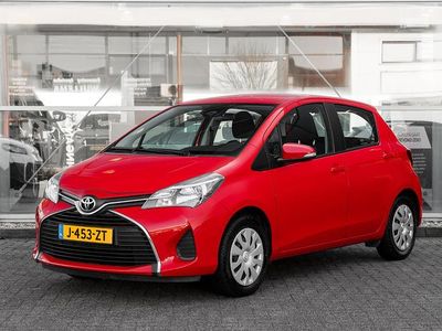 Rood Occasion 2016 Toyota Yaris Hatchback | € 13.849 (Eerlijke prijs)