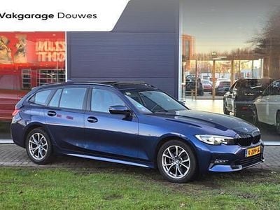 Blauw Gebruikt 2021 BMW 320 Executive Stationwagen | € 30.950 (Goede deal)