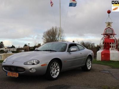 Occasion Jaguar XKR 364 PK (267 kW) 2001 Grijs, metallic lak Coupé