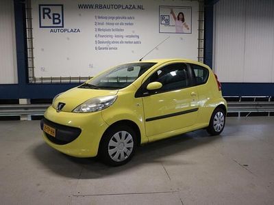 Occasion Peugeot 107 68 PK (50 kW) 2006 Geel Hatchback