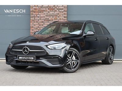 Zwart Occasion 2023 Mercedes C300 AMG line Stationwagen | € 44.500 (Eerlijke prijs)