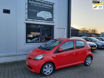 Occasion Toyota Aygo 68 PK (50 kW) 2007 Rood Hatchback