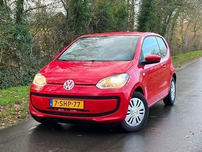 Rood (metallic) Gebruikt 2013 VW up! move up! Hatchback | € 7.975 (Eerlijke prijs)