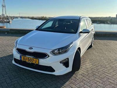 Wit Gebruikt 2019 Kia Ceed Hatchback | € 12.450 (Eerlijke prijs)