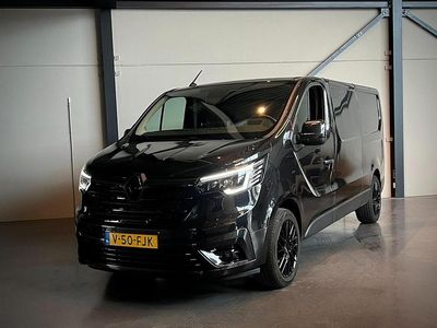 Zwart (metallic) Occasion 2024 Renault Trafic Black Edition MPV | € 29.890 (Eerlijke prijs)