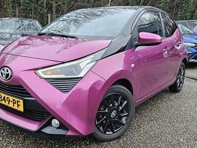Paars (metallic) Occasion 2018 Toyota Aygo X-cite Hatchback | € 12.950 (Eerlijke prijs)