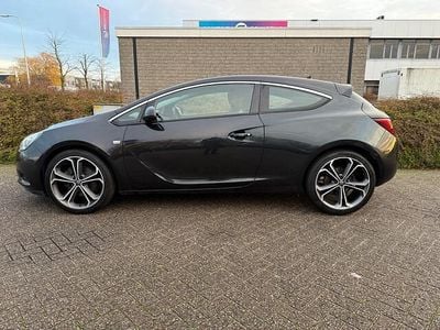 Zwart Gebruikt 2012 Opel Astra GTC Sport Hatchback | € 6.250 (Eerlijke prijs)